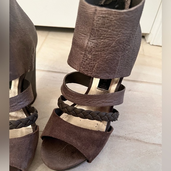 Steve Madden “Wrecked” Taupe - Picture 5 of 8